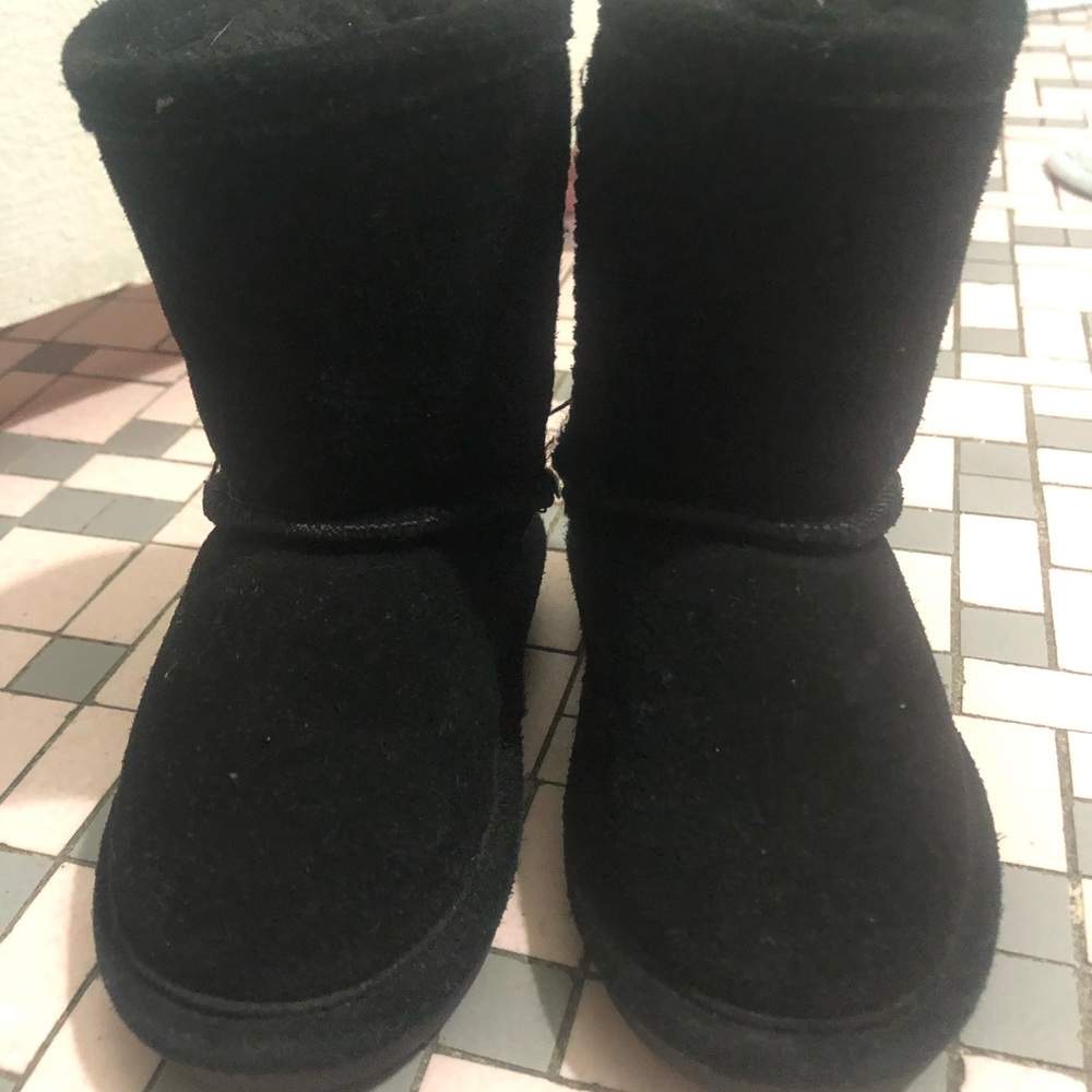 Toddler girl bearpaw boots